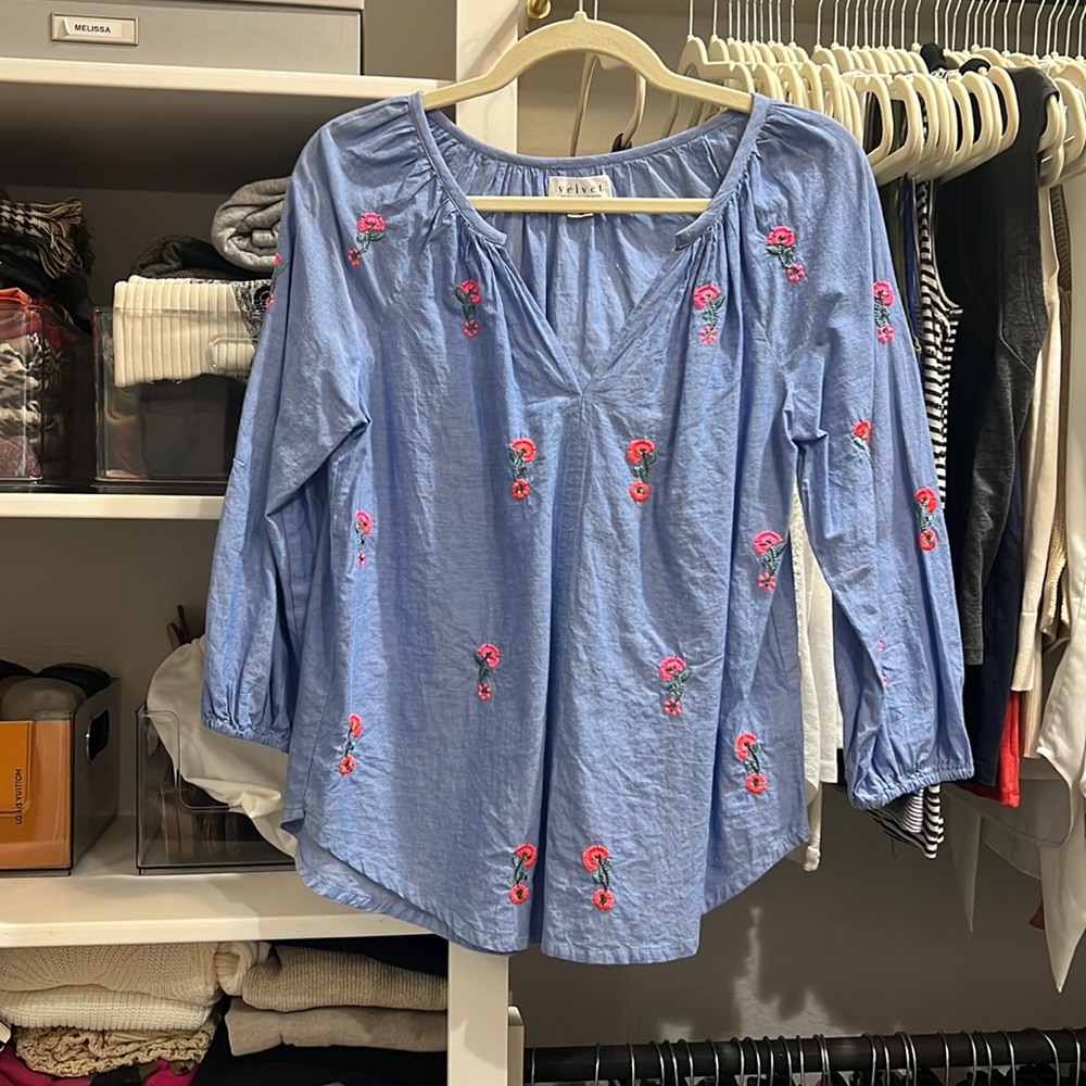 Velvet by Graham & Spencer Blouse.  Size XS.